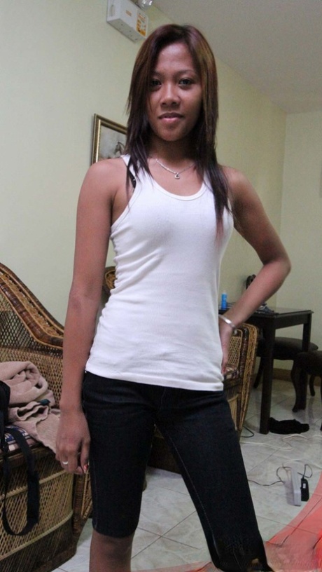 Filipino amateur Leena drips sperm from her ear after sex with a tourist
