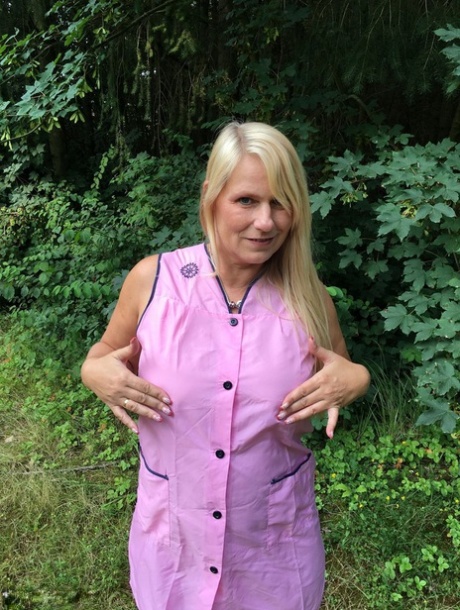 Older blonde amateur Sweet Susi exposes herself in a rural driveway