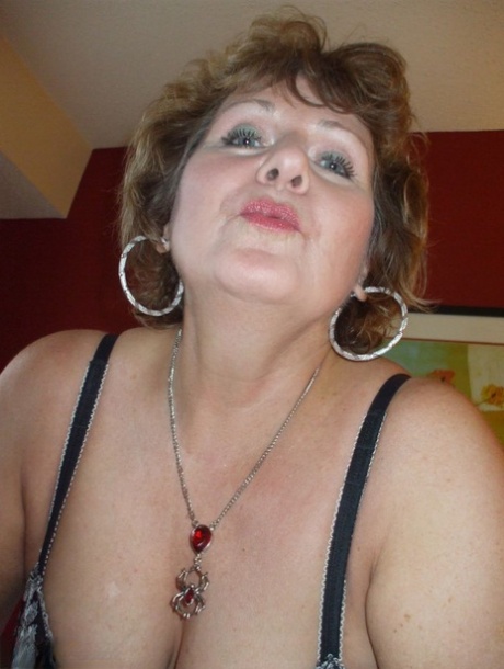 Mature amateur Busty Bliss unveils natural tits as she gets ready to suck cock