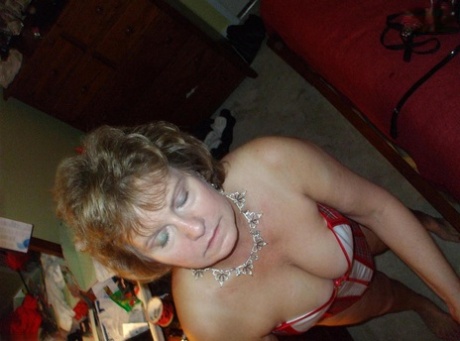 Mature lady Busty Bliss sports nipple clamps after being handcuffed