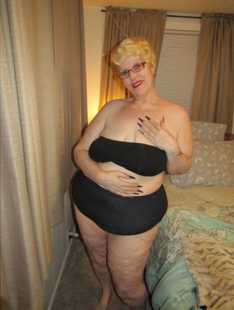 Fat nan Bunny Gram sucks a dick and grabs her huge ass before POV sex on a bed