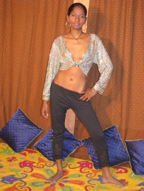 Indian MILF stands naked after licking her lips while stripping