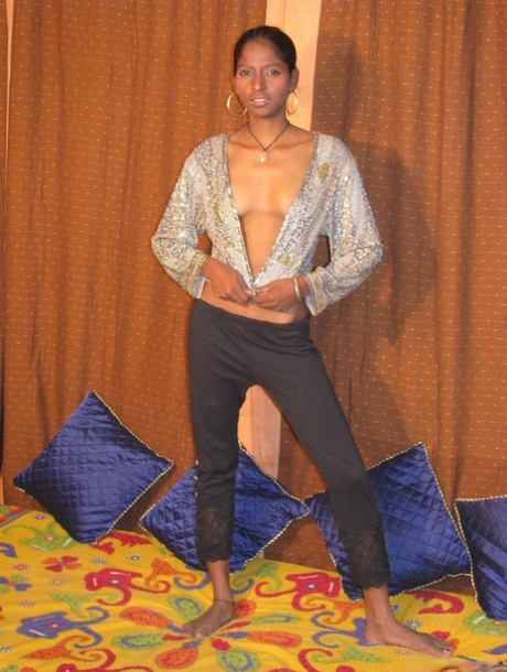 Indian MILF stands naked after licking her lips while stripping