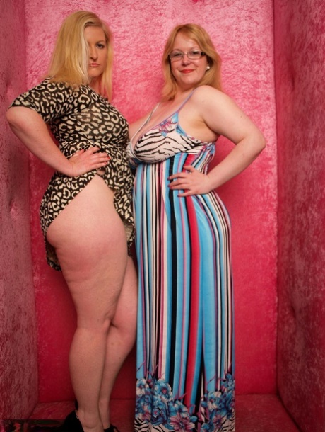Fat amateur Samantha and her lesbian girlfriend grab each others big butts
