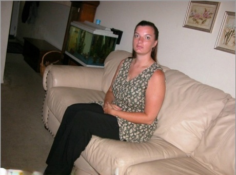 Plump over 30 schoolteacher shows her trimmed bush after baring big naturals