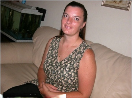 Plump over 30 schoolteacher shows her trimmed bush after baring big naturals