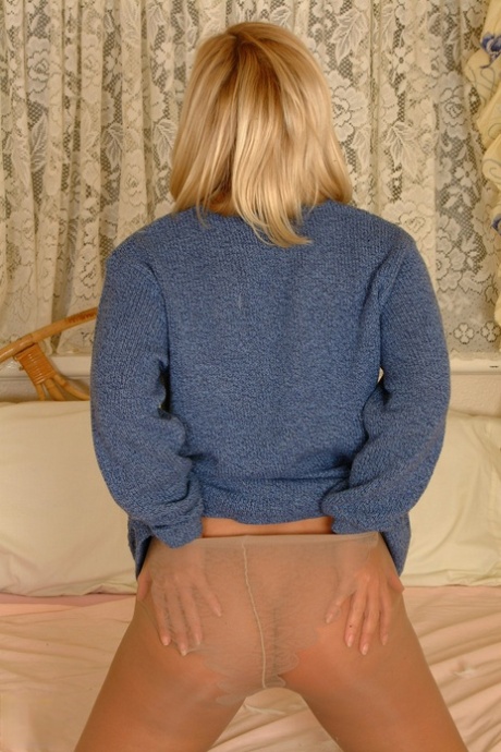 Blonde MILF in nylons Tracey Coleman shows off her fat ass and big tits
