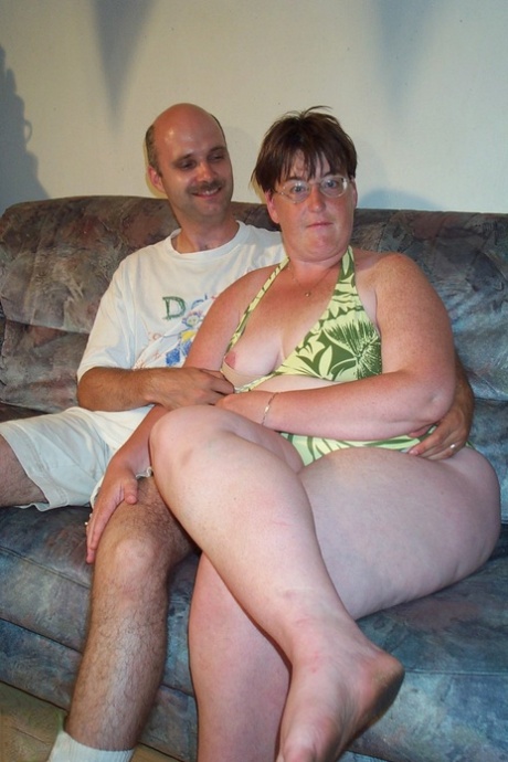 Short-haired amateur BBW with eyeglasses Rika masturbates after getting fucked