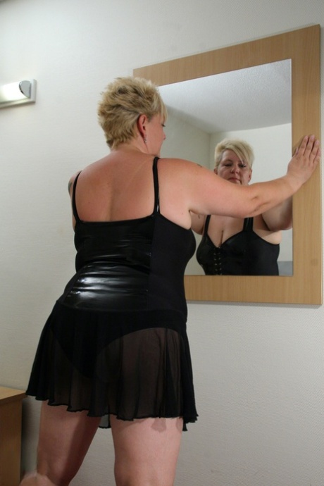 Blonde mature with a fat butt Nicole A strips and toys her juicy twat