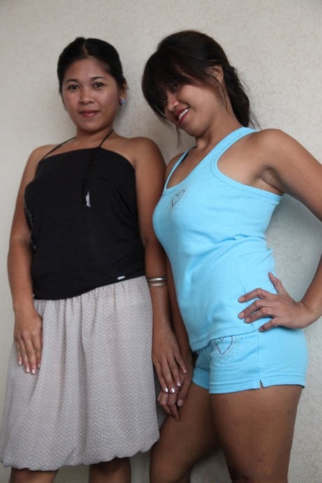 Amateur Filipina Che with Charm shows her cute natural titties in a hotel room