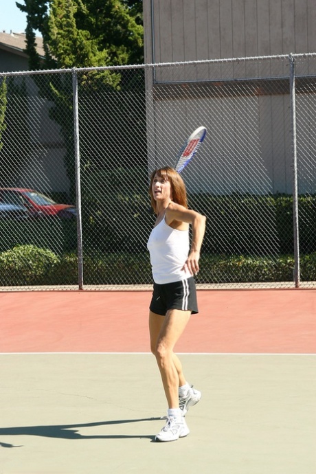 Mature tennis player Rose M takes off her uniform and spreads her pussy