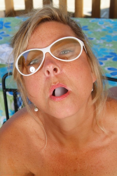 Sexy Puerto Rican mom with big tits Cricket playing with her holes poolside