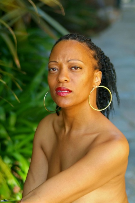 Ebony mom Pepper twerking her big booty & spreading her pussy outdoors