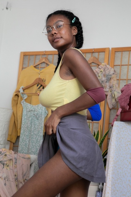 Pretty ebony girl Selena D showing her beautiful breasts & dark nipples