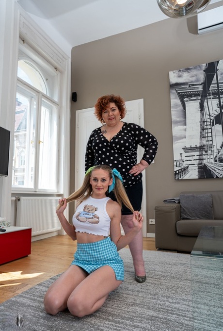 Slender blonde Linda Leclair & redheaded BBW Mirjam rim each other