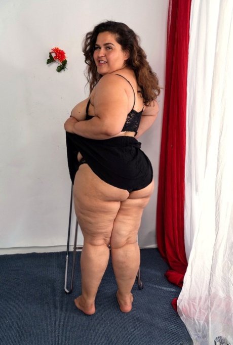 Chubby brunette Karla Lane displays her fat tight pussy up close