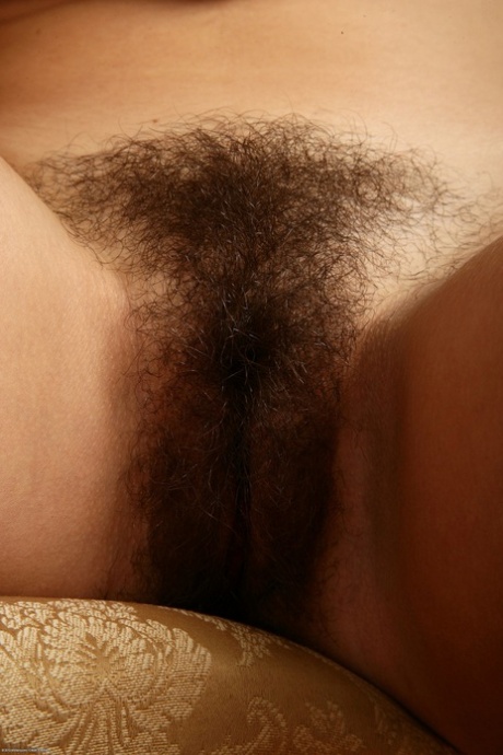 Nerdy babe Felix Weatherwood unveils her big ass & spreads her hairy muff
