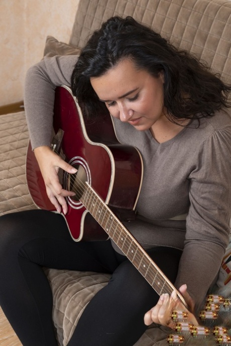 Chubby guitarist Ramira strips & spreads her hairy pussy up close