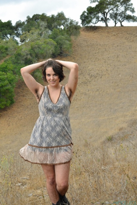 Curvy amateur slut Harley Hex strips and exposes her hairy body in a field