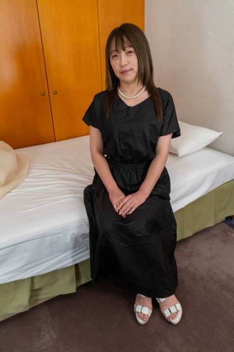 Mature Japanese lady strips naked & shows off her big ass in her hotel room