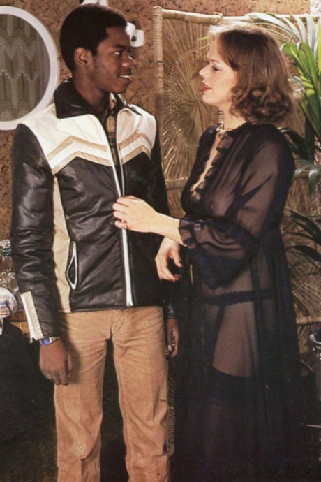 Hot housewife lets a black delivery guy bang her hairy pussy in vintage action