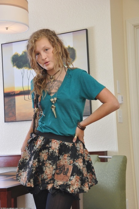 Curly-haired teen Naomi strips to her stockings & spreads her hairy cunt