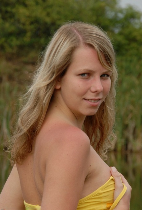 Sweet amateur teen Susie unveils her hairy armpits and coochie by the river