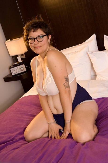 Chubby bombshell Ester shows off her juicy melons & her very hairy pussy