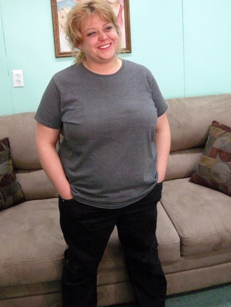 Fat amateur mom Jenna Fox removes her clothes and poses naked on a couch