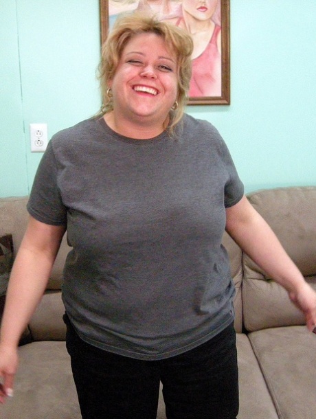 Fat amateur mom Jenna Fox removes her clothes and poses naked on a couch