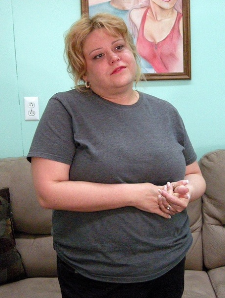 Fat amateur mom Jenna Fox removes her clothes and poses naked on a couch