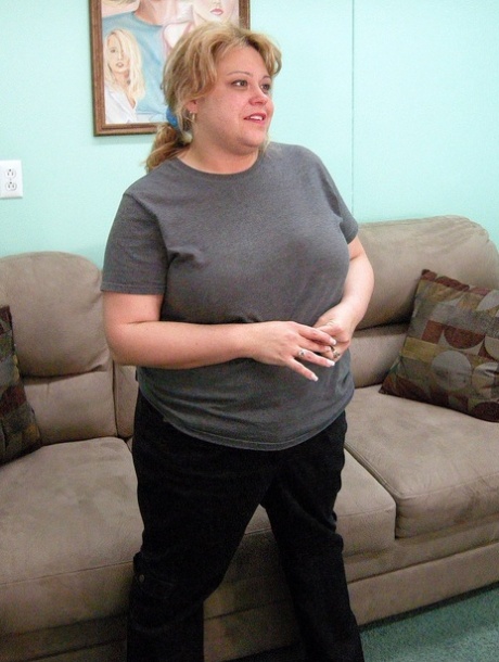 Fat amateur mom Jenna Fox removes her clothes and poses naked on a couch