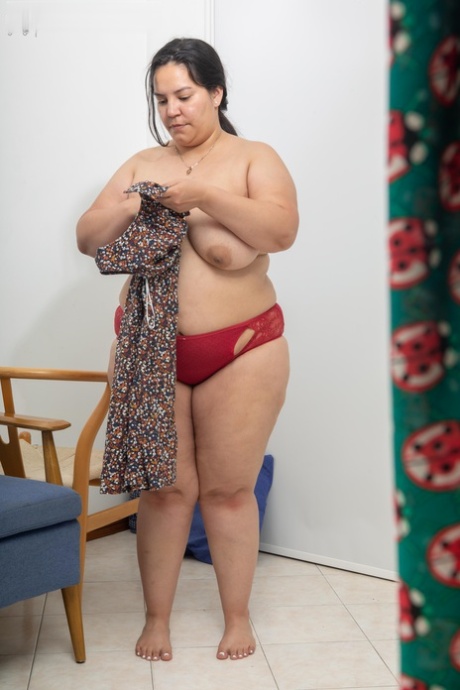 Fat amateur with huge juggs Laury gets spied on while getting dressed