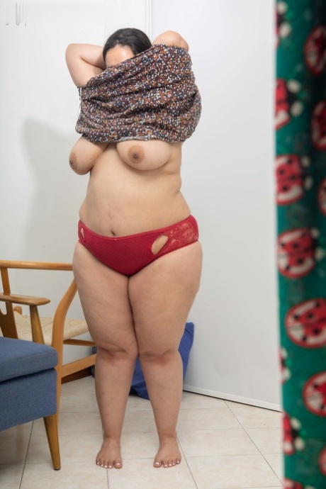 Fat amateur with huge juggs Laury gets spied on while getting dressed