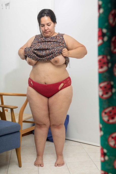 Fat amateur with huge juggs Laury gets spied on while getting dressed