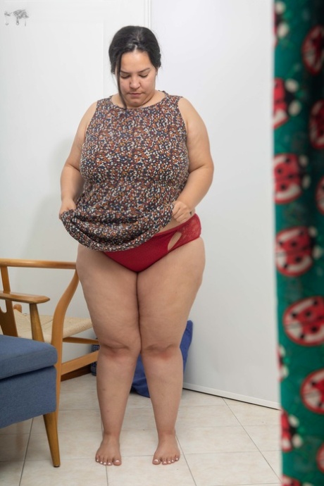 Fat amateur with huge juggs Laury gets spied on while getting dressed
