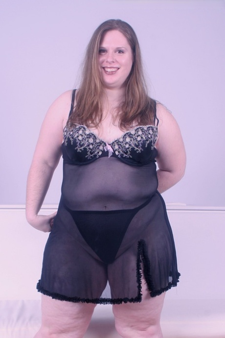 Playful BBW amateur Melissa blows a huge dick & poses with a facial cumshot