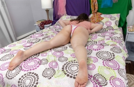 Chubby babe Scarlette strips & shows her hairy pussy up close on her bed