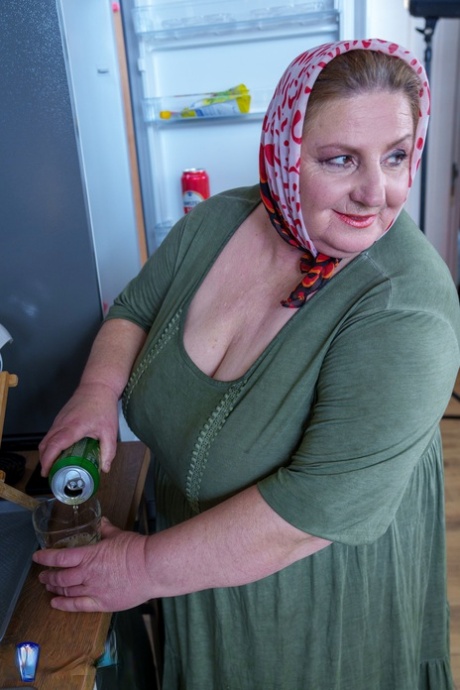 Tall mature BBW Jana makes a little teen boy lick and fuck her fat pussy