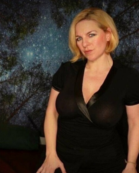Mature blonde amateur fondles her huge juggs and poses in a lacy bra
