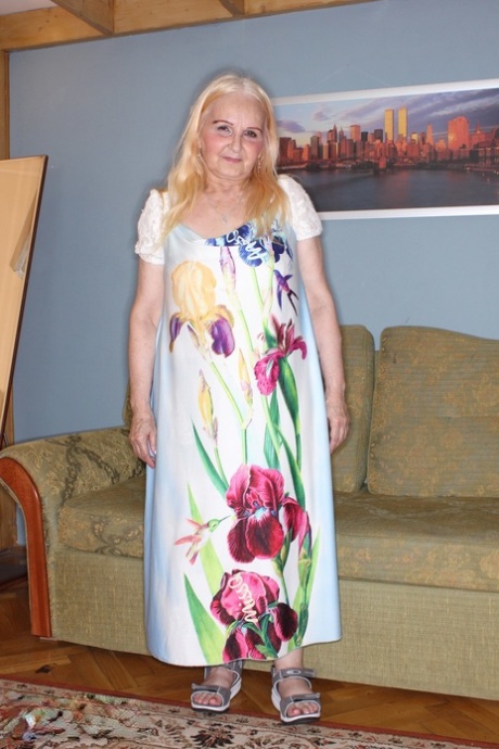 Glamorous granny MaireAnn unleashes her saggy tits and rubs her pussy