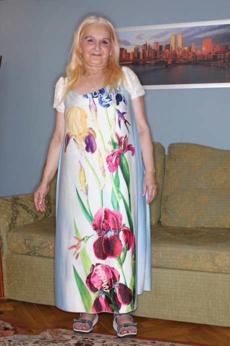 Glamorous granny MaireAnn unleashes her saggy tits and rubs her pussy