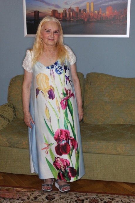 Glamorous granny MaireAnn unleashes her saggy tits and rubs her pussy
